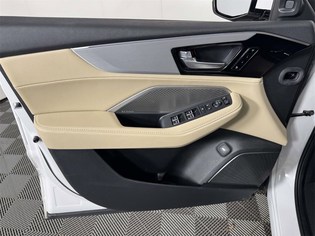 Used 2024 Acura MDX SH-AWD w/ Technology Package image 17