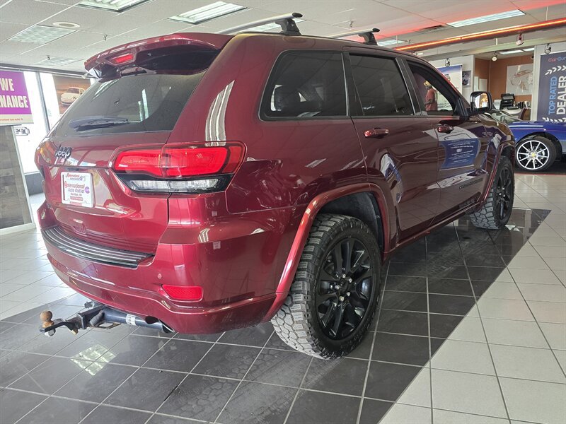 Used 2018 Jeep Grand Cherokee Altitude AWD/4WD image 4