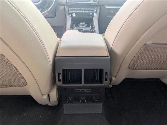 Used 2018 Jaguar F-PACE Prestige image 13