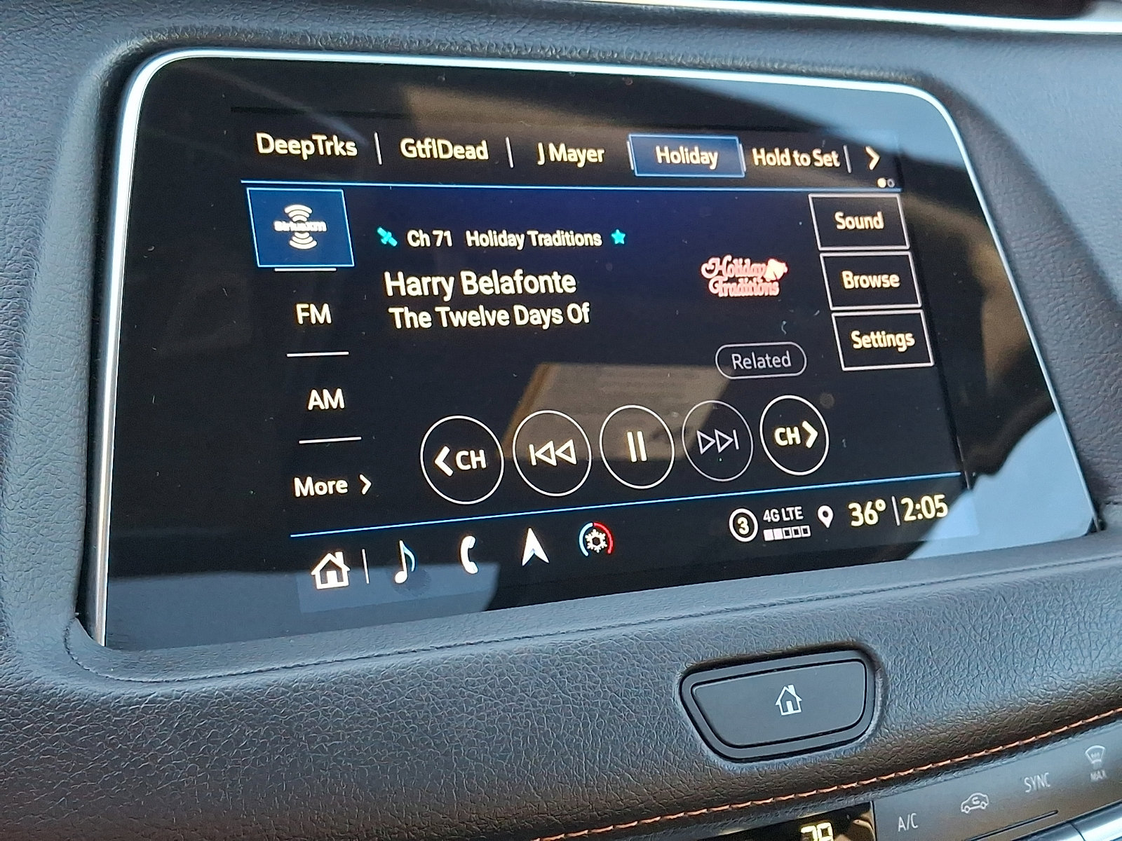 Used 2023 Cadillac XT4 Sport w/ Cold Weather Package image 19