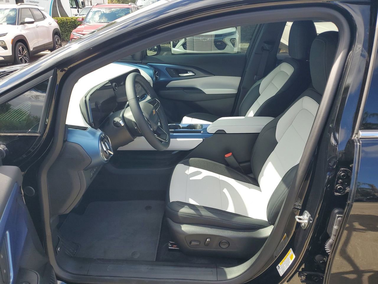 New 2025 Chevrolet Equinox EV LT FWD image 17