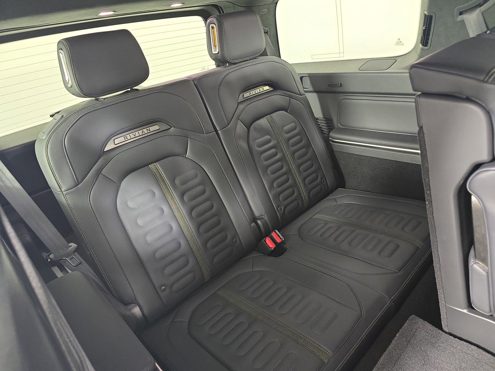 Used 2023 Rivian R1S Adventure AWD/4WD image 25