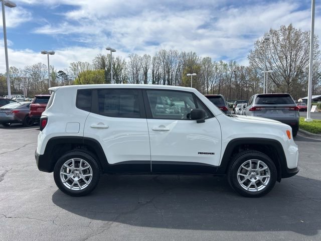 Used 2023 Jeep Renegade Latitude AWD/4WD image 5