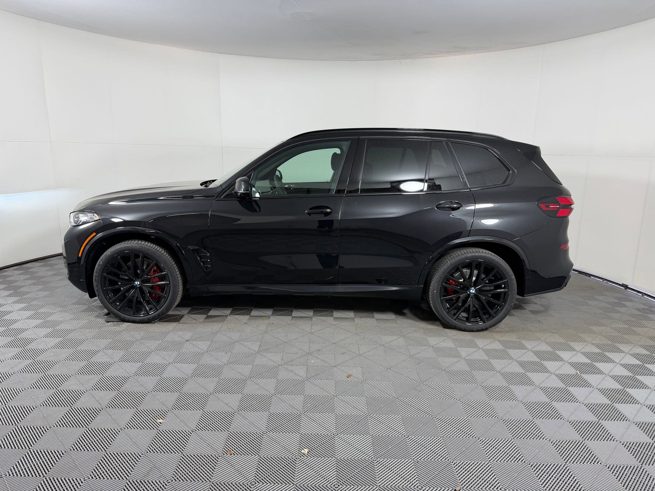 New 2026 BMW X5 sDrive40i w/ M Sport Package image 2