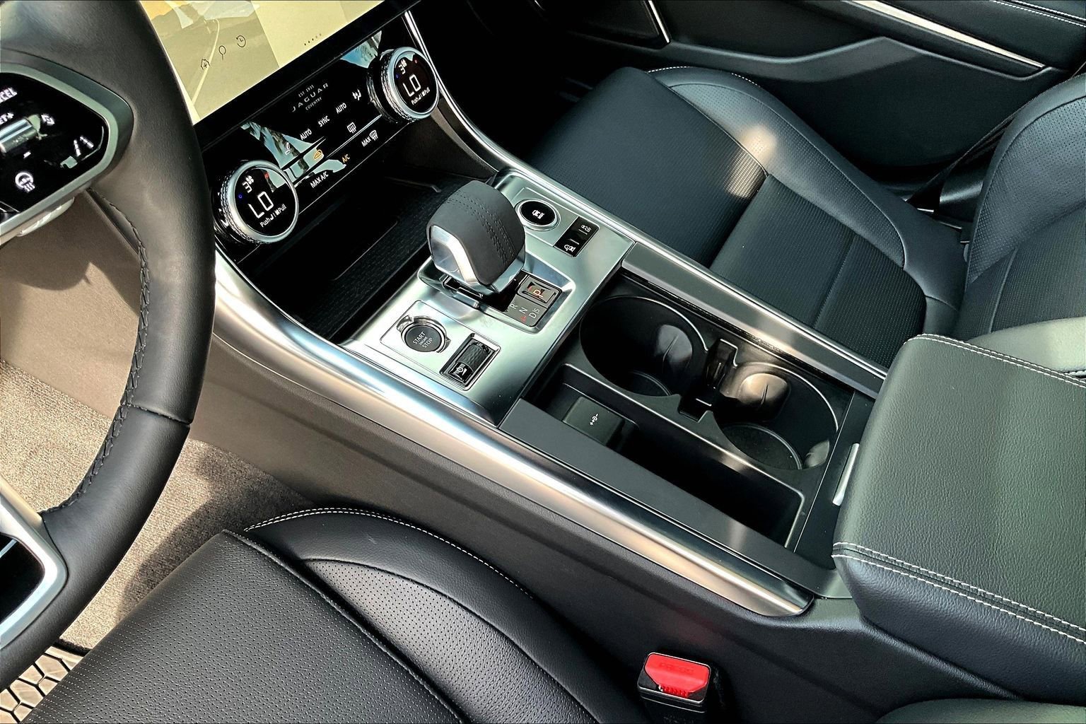 Used 2024 Jaguar XF R-Dynamic SE image 17