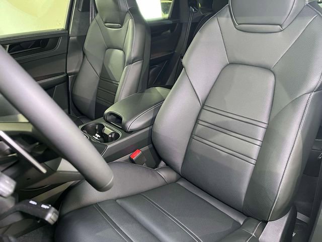 New 2026 Porsche Cayenne GTS image 17