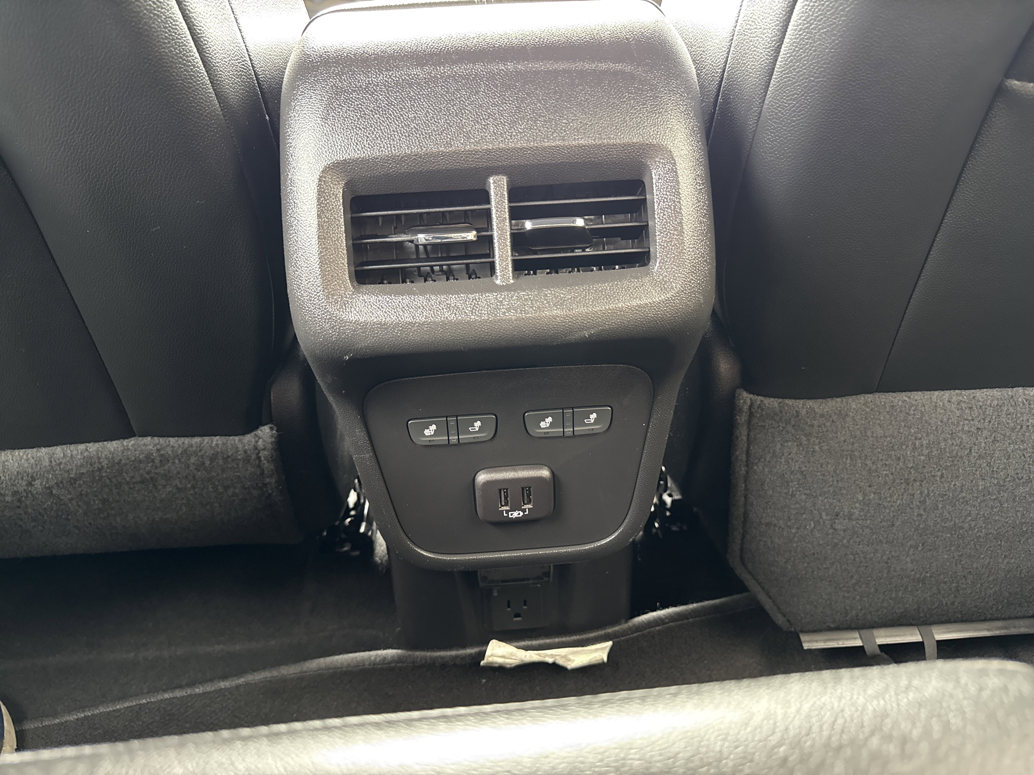 Used 2023 Chevrolet Equinox Premier image 32