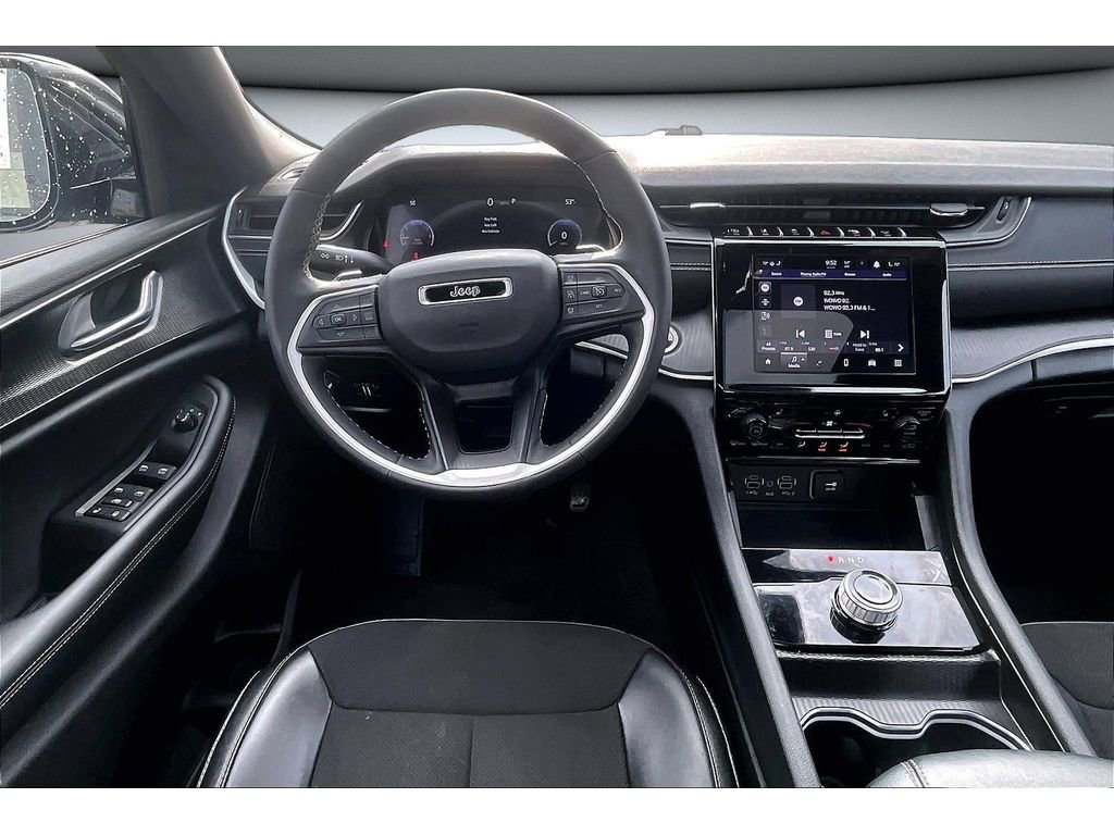 Certified 2025 Jeep Grand Cherokee Altitude image 6