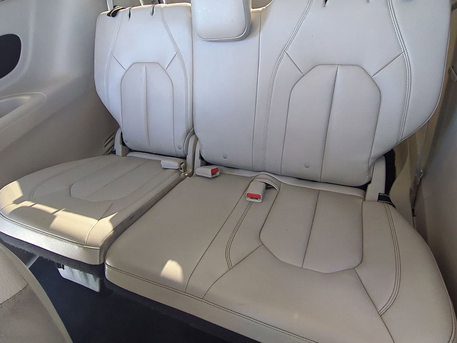 Used 2017 Chrysler Pacifica Touring-L image 21