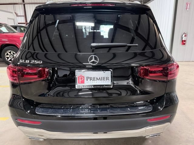Used 2025 Mercedes-Benz GLB 250 image 4