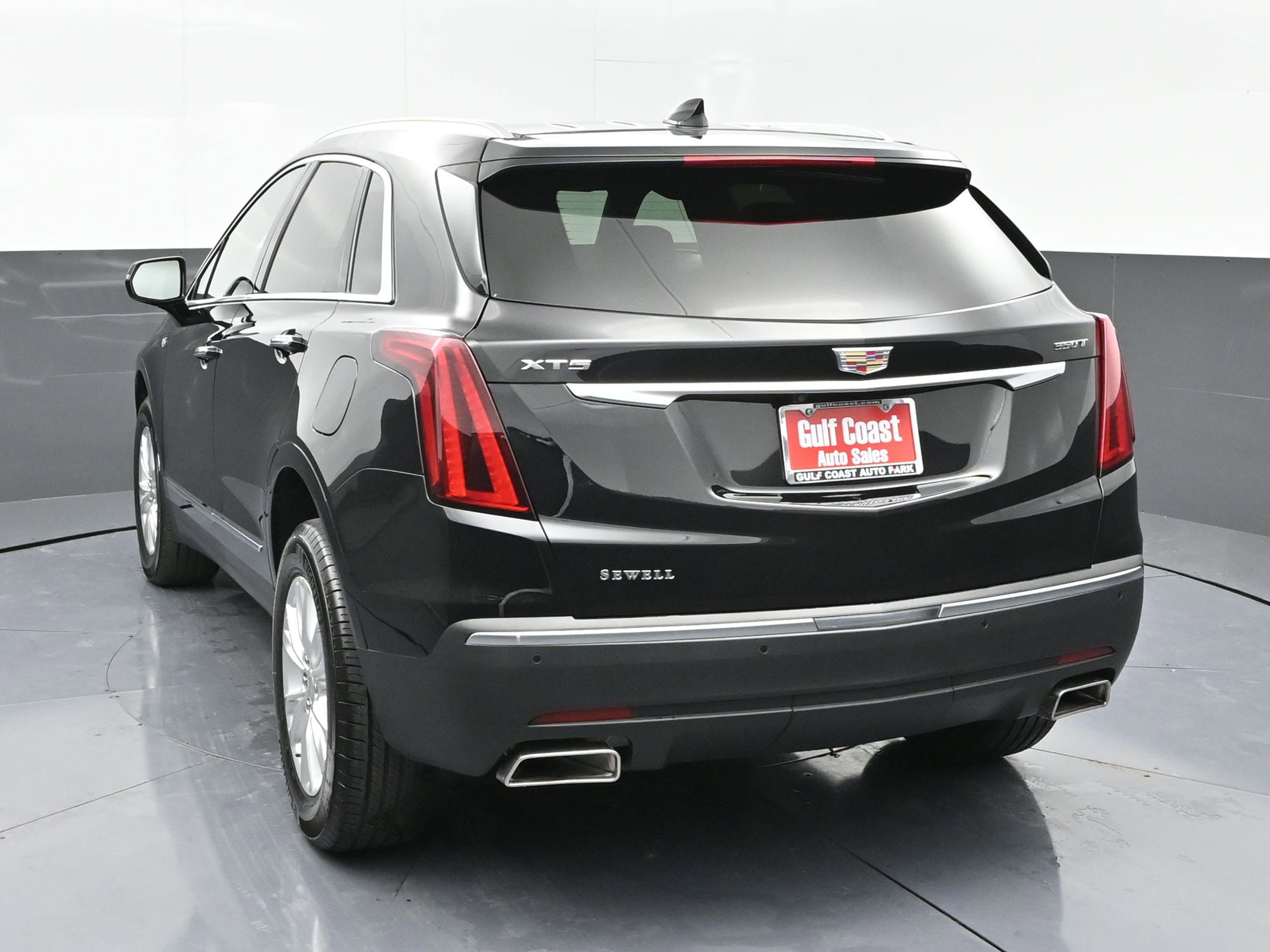 Used 2024 Cadillac XT5 Luxury w/ LPO, Floor Liner Package image 4