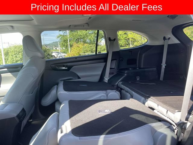 Used 2021 Toyota Highlander XLE AWD/4WD image 17