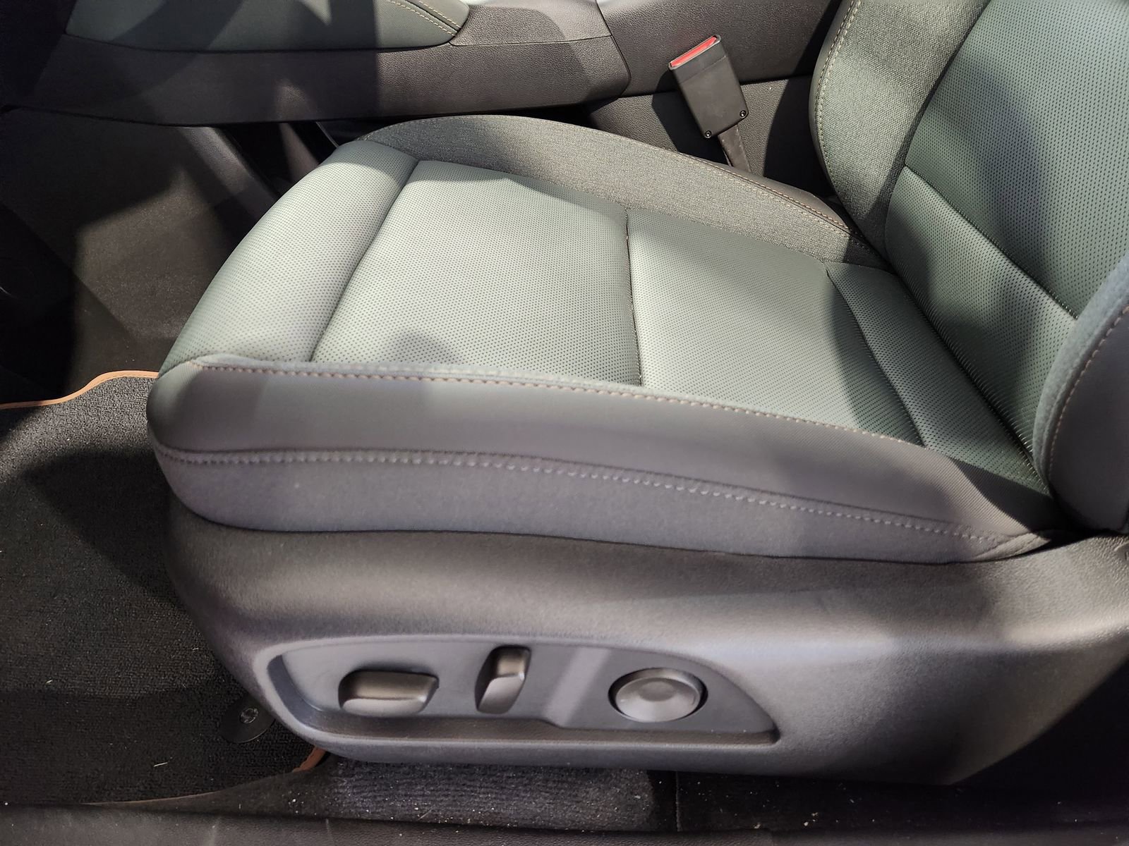 Certified 2026 GMC Terrain AT4 w/ Convenience Package III image 28