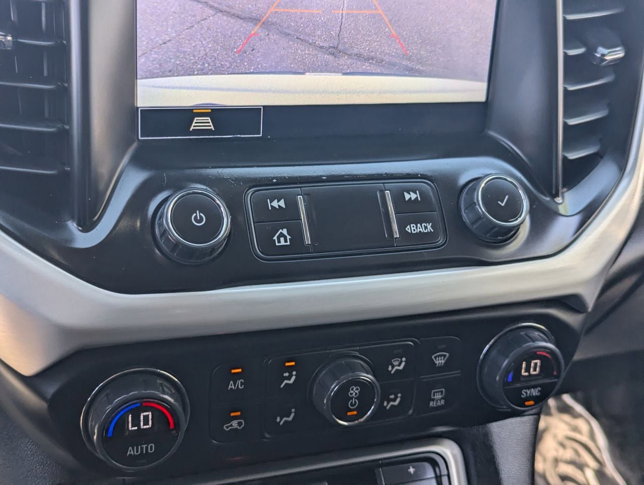 Used 2023 GMC Acadia SLT FWD image 25