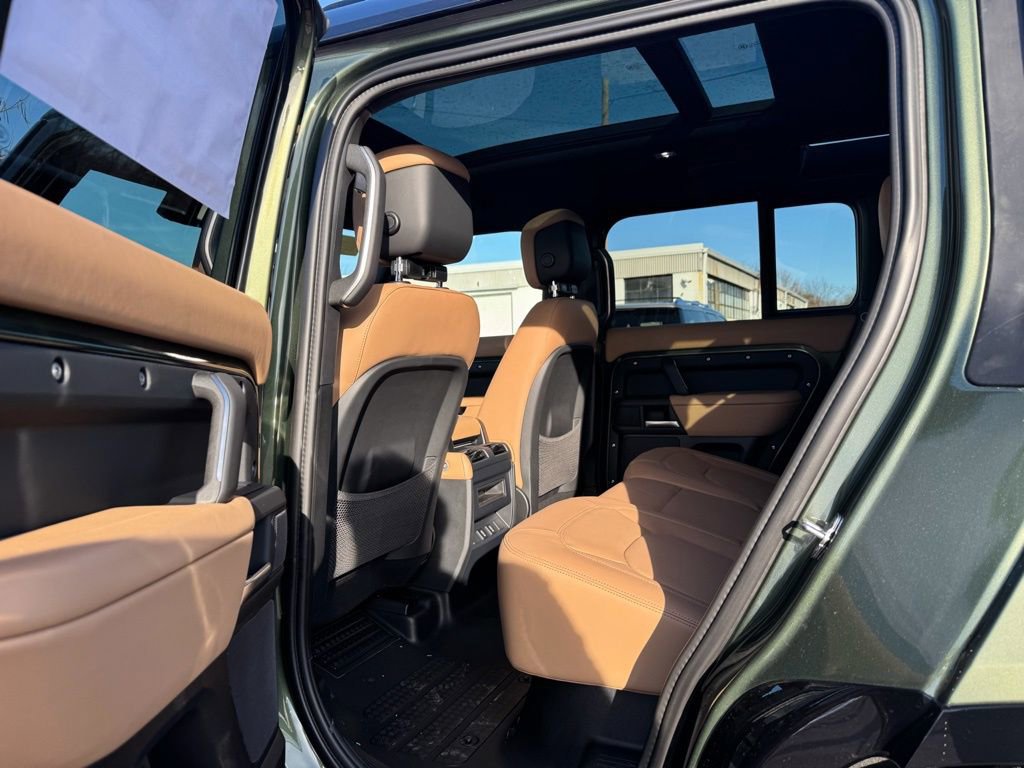 New 2026 Land Rover Defender 110 X-Dynamic SE image 8