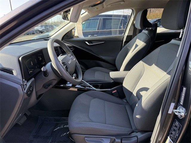 Used 2023 Kia Niro LX image 13