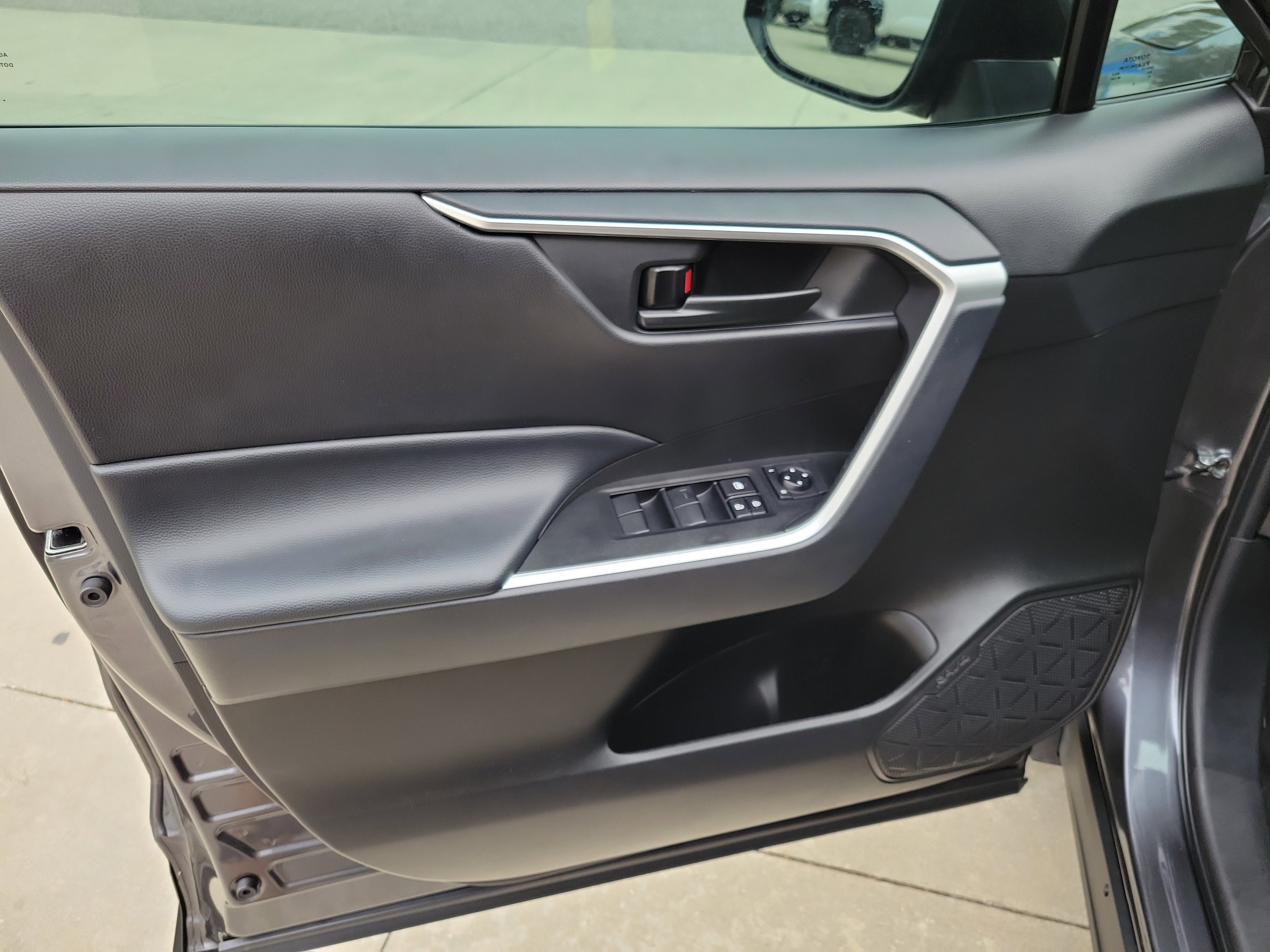 Certified 2023 Toyota RAV4 LE FWD image 10