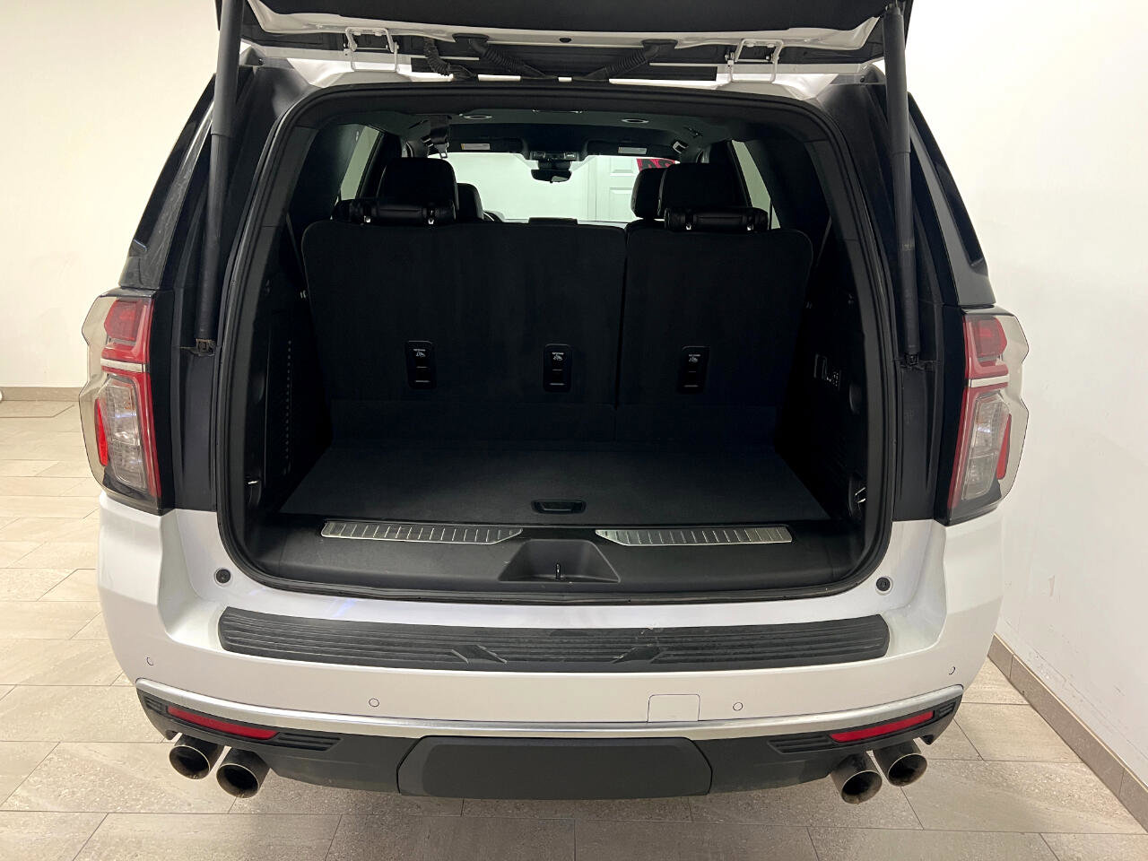 Used 2024 Chevrolet Tahoe High Country image 12
