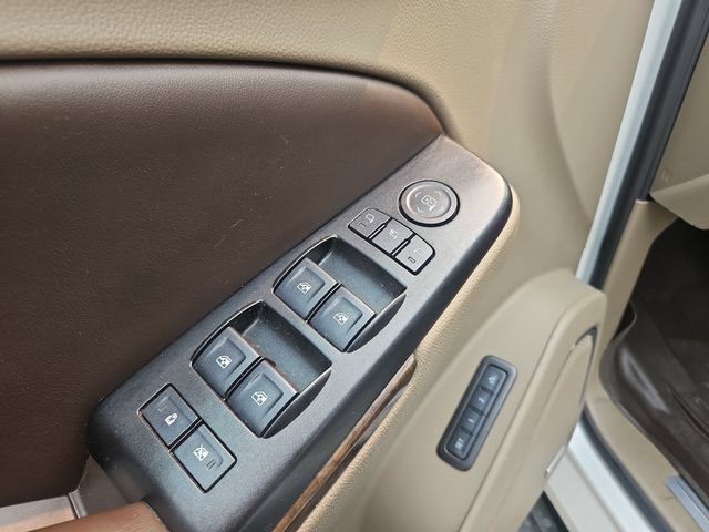 Used 2016 Chevrolet Suburban LT w/ Luxury Package AWD/4WD image 12