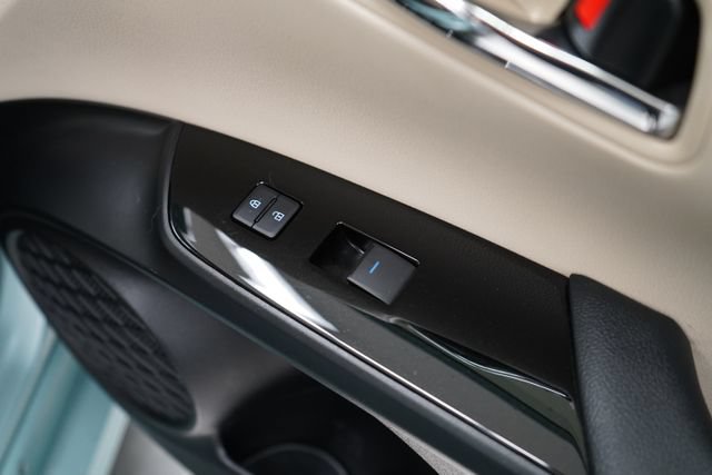 Used 2020 Toyota Prius XLE AWD/4WD image 49