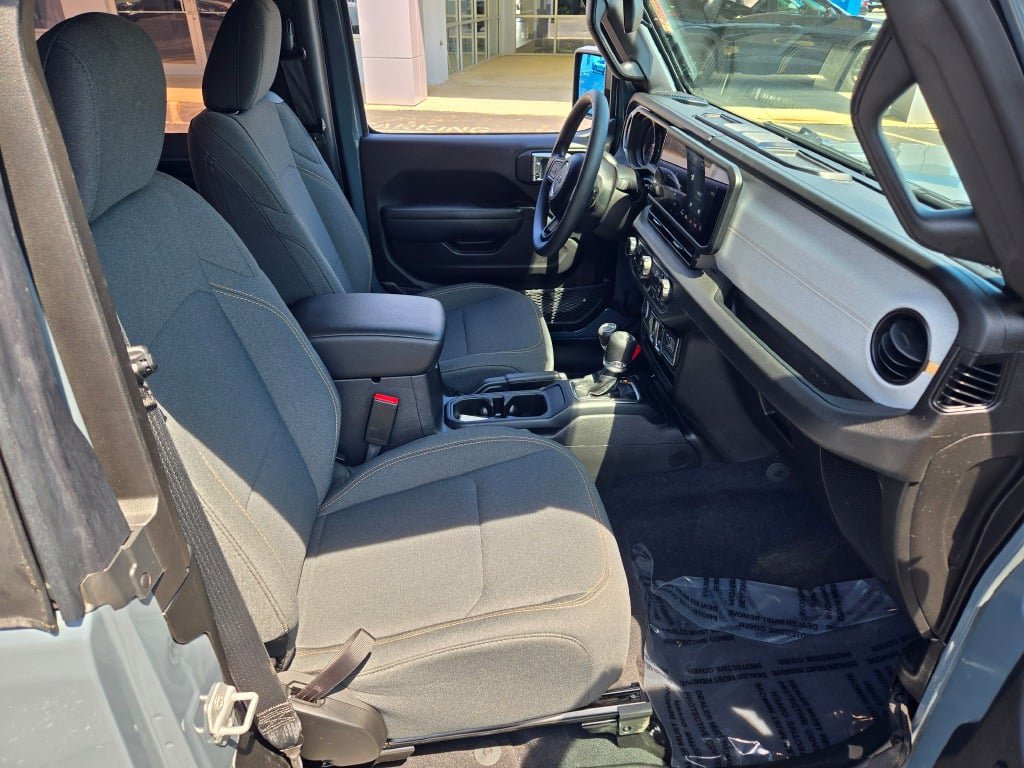 Used 2025 Jeep Wrangler Sport AWD/4WD image 7