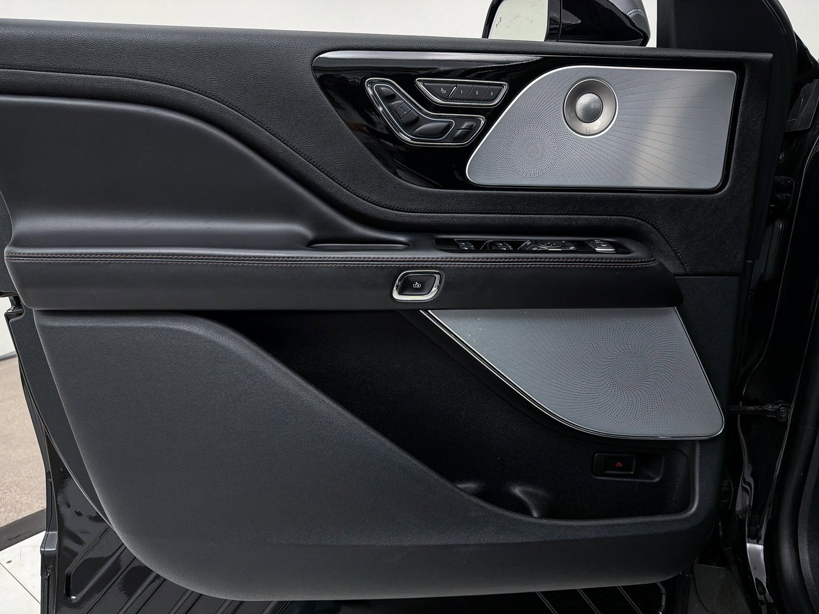 Used 2021 Lincoln Aviator Grand Touring w/ Equipment Group 301A image 22