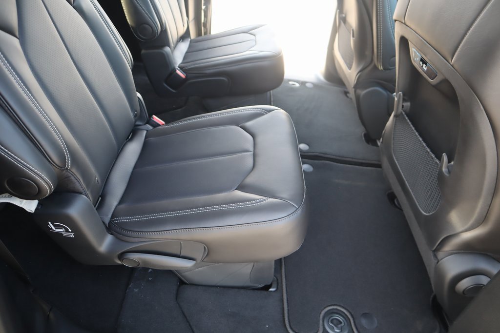 New 2026 Chrysler Pacifica Select image 15