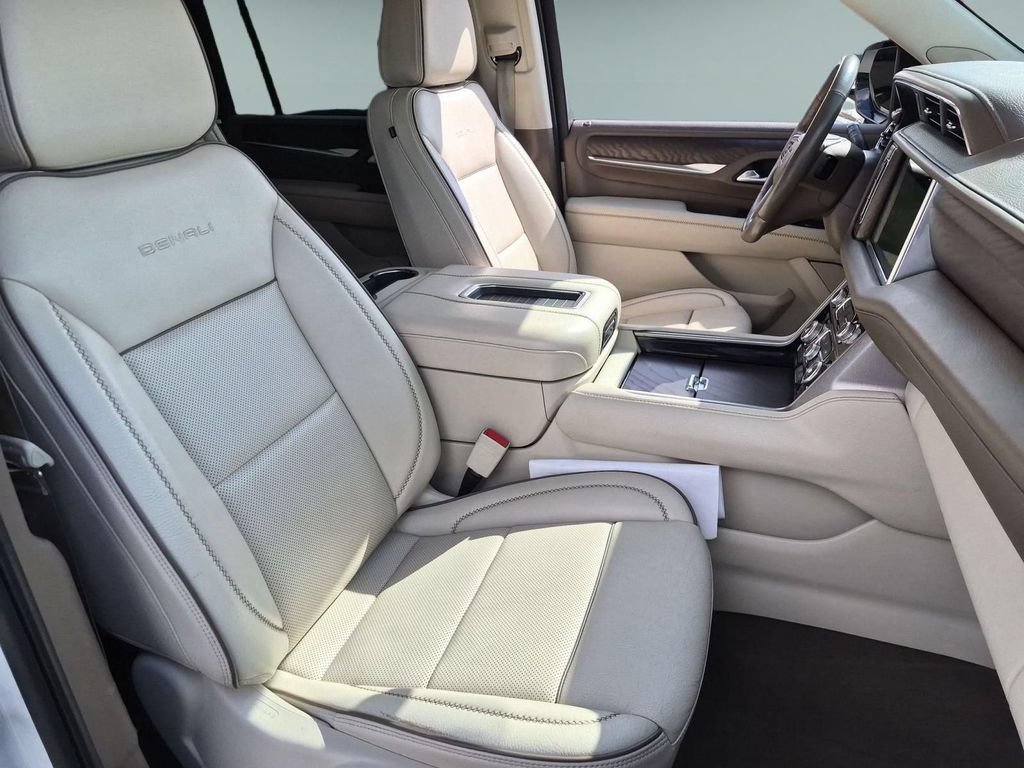 Used 2022 GMC Yukon XL Denali AWD/4WD image 28