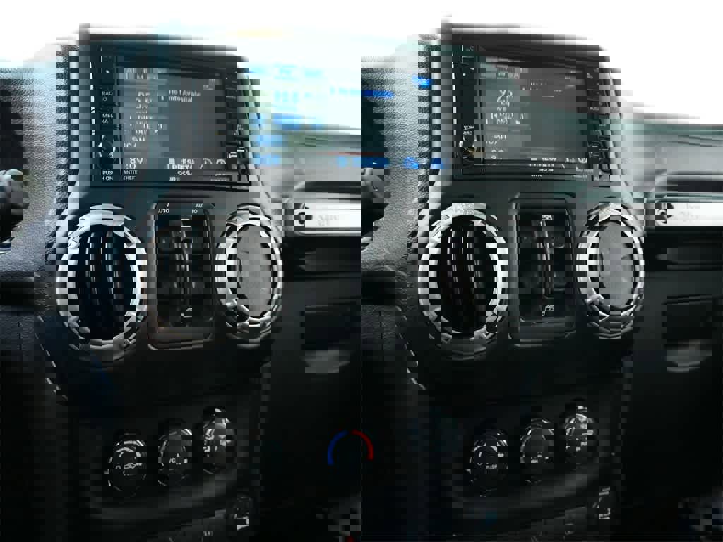 Used 2018 Jeep Wrangler Unlimited Sahara w/ Connectivity Group image 24