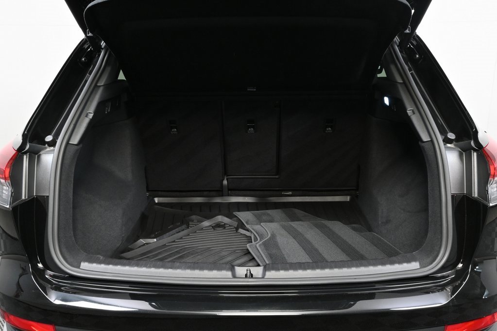 Used 2024 Audi Q4 e-tron Premium image 28