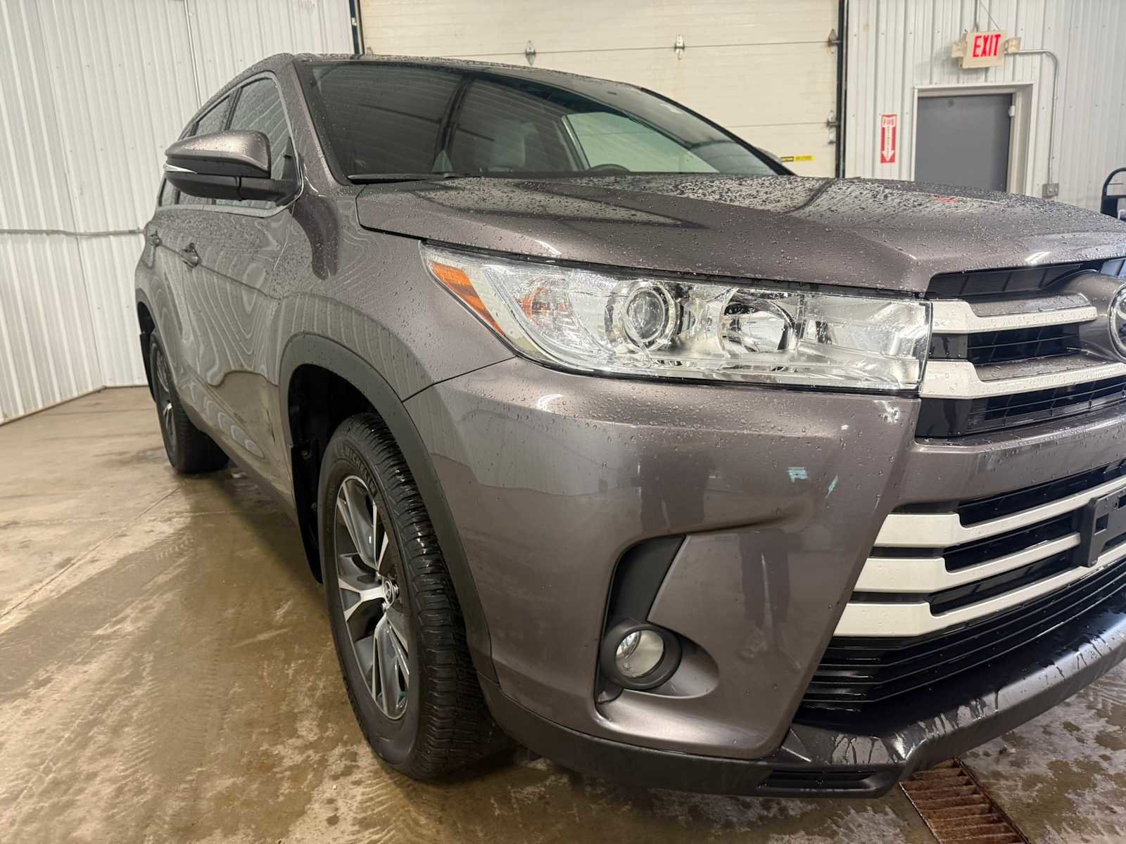 Used 2019 Toyota Highlander LE AWD/4WD image 10