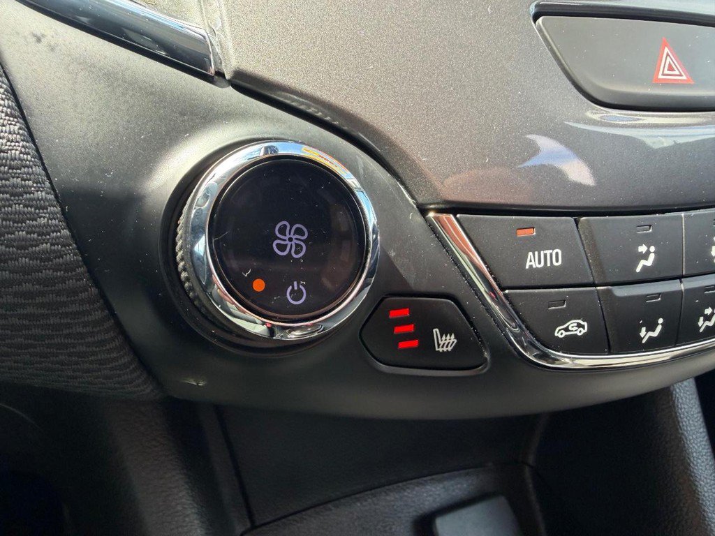 Used 2019 Chevrolet Cruze LT w/ Convenience Package FWD image 33