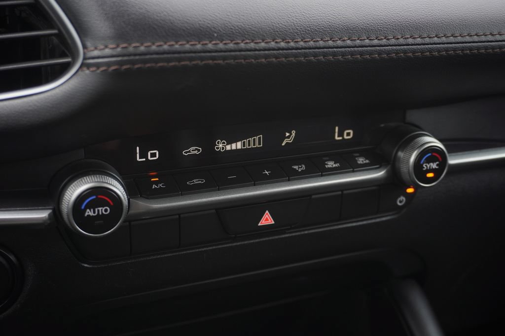 Used 2024 MAZDA MAZDA3 s FWD image 18