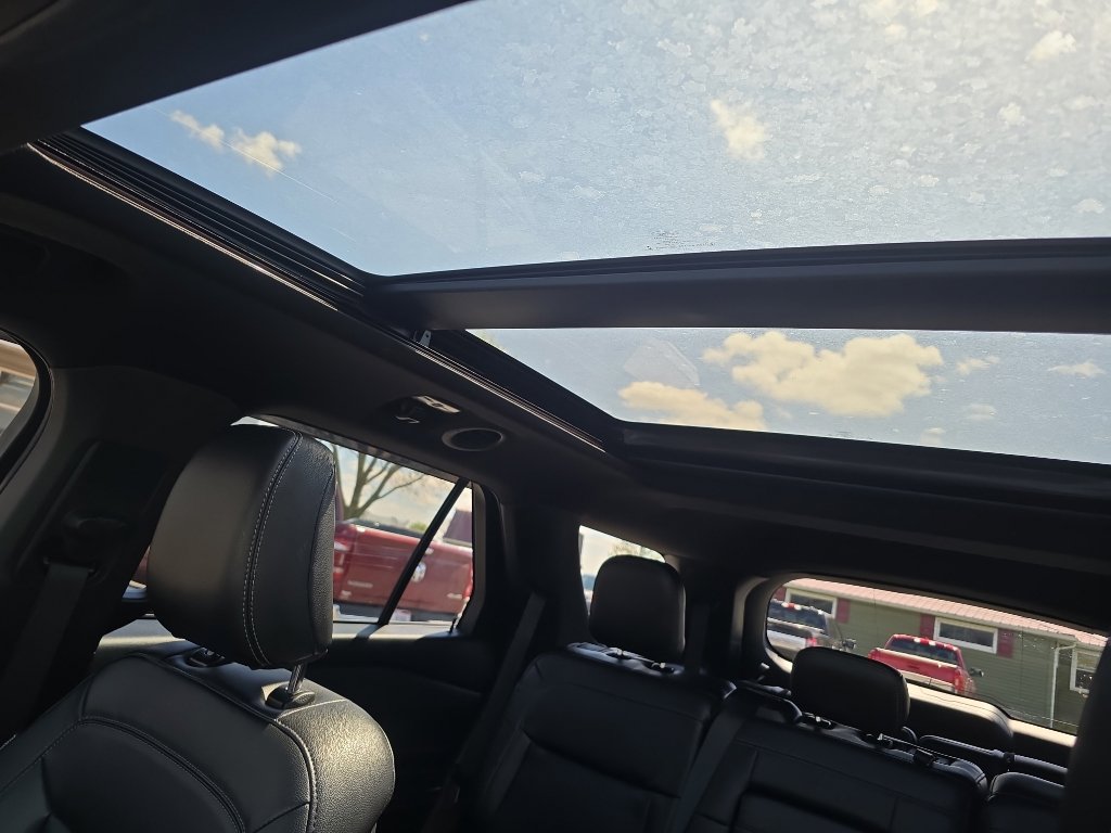 Used 2020 Ford Explorer XLT w/ Equipment Group 202A AWD/4WD image 34