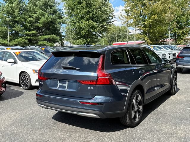 Certified 2025 Volvo V60 B5 Cross Country Plus AWD/4WD image 4