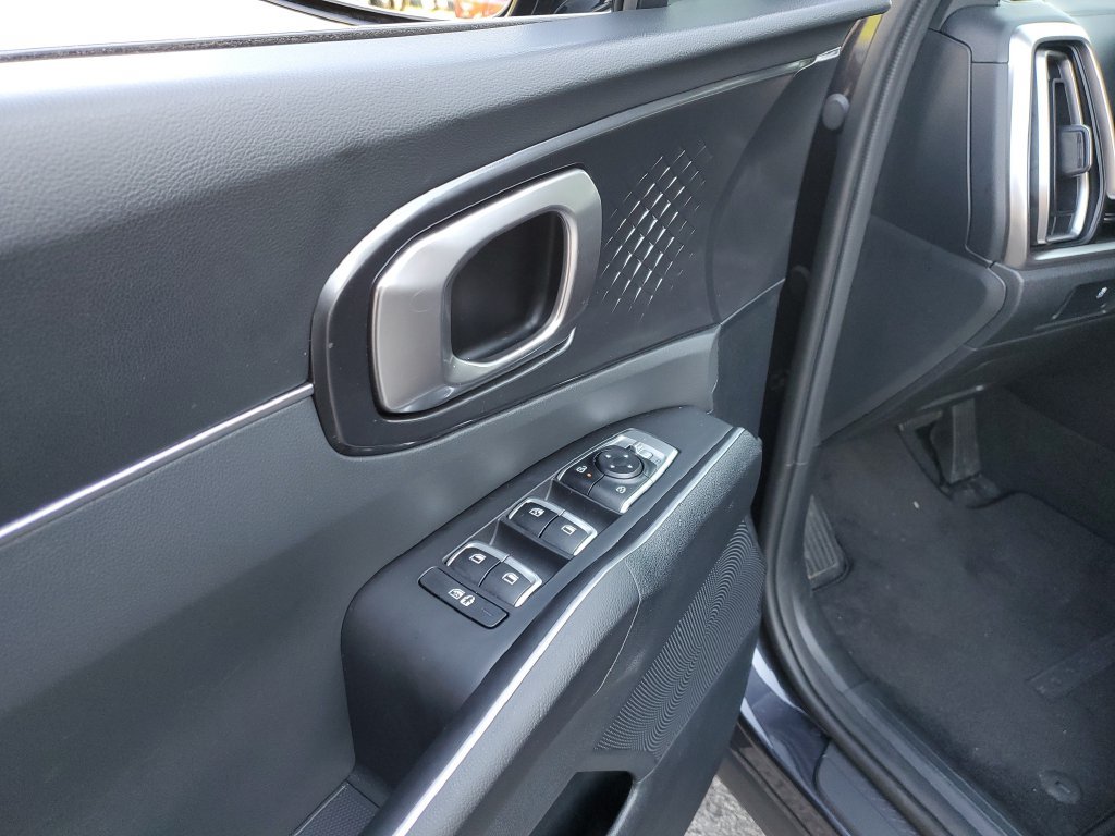 Used 2025 Kia Sorento LX FWD image 17