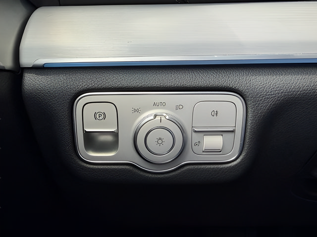 Used 2024 Mercedes-Benz GLS 450 4MATIC image 15