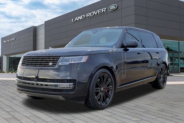 Used 2025 Land Rover Range Rover Long Wheelbase SE image 1