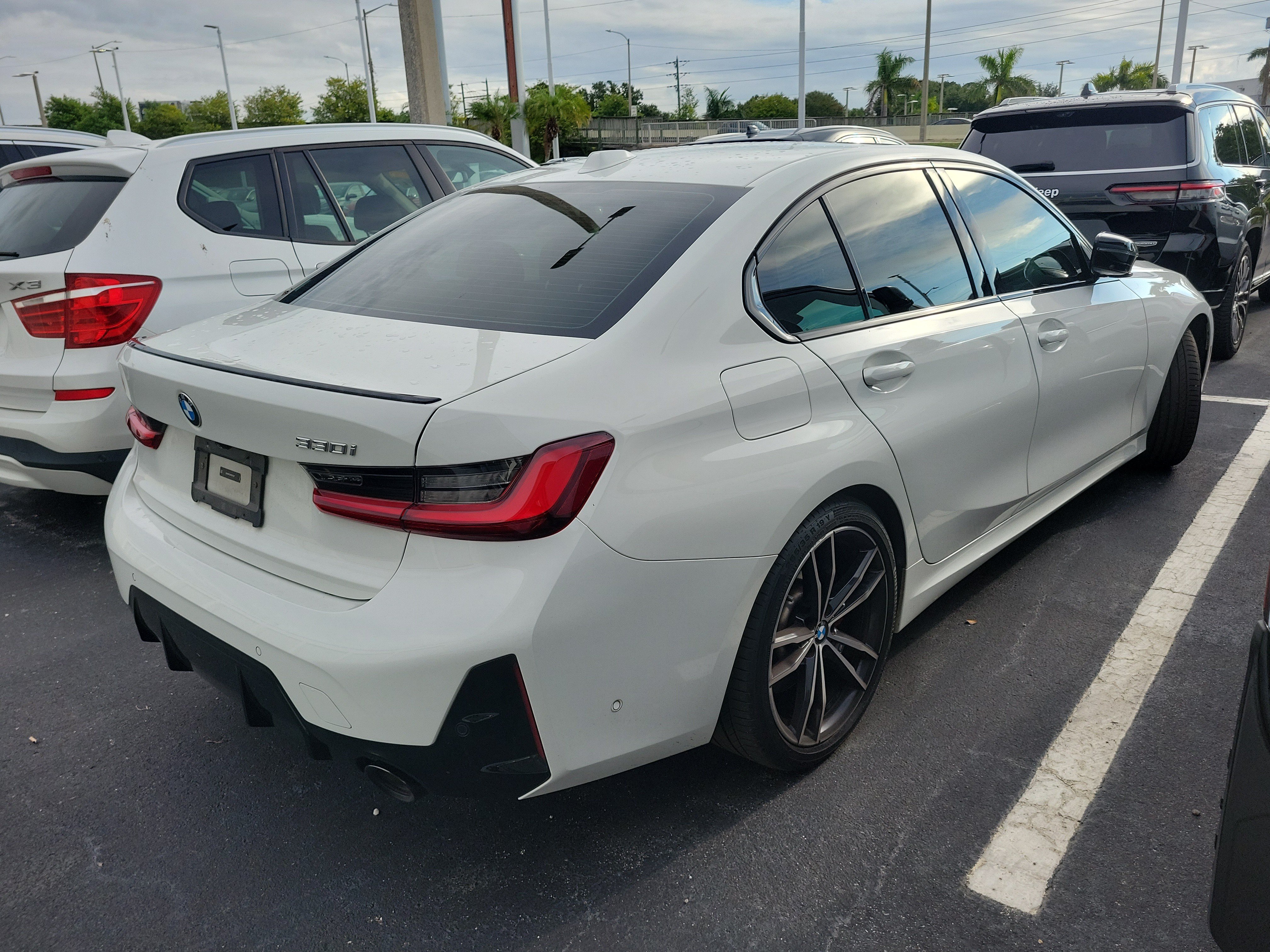 Used 2023 BMW 330i Sedan w/ M Sport Package RWD image 3