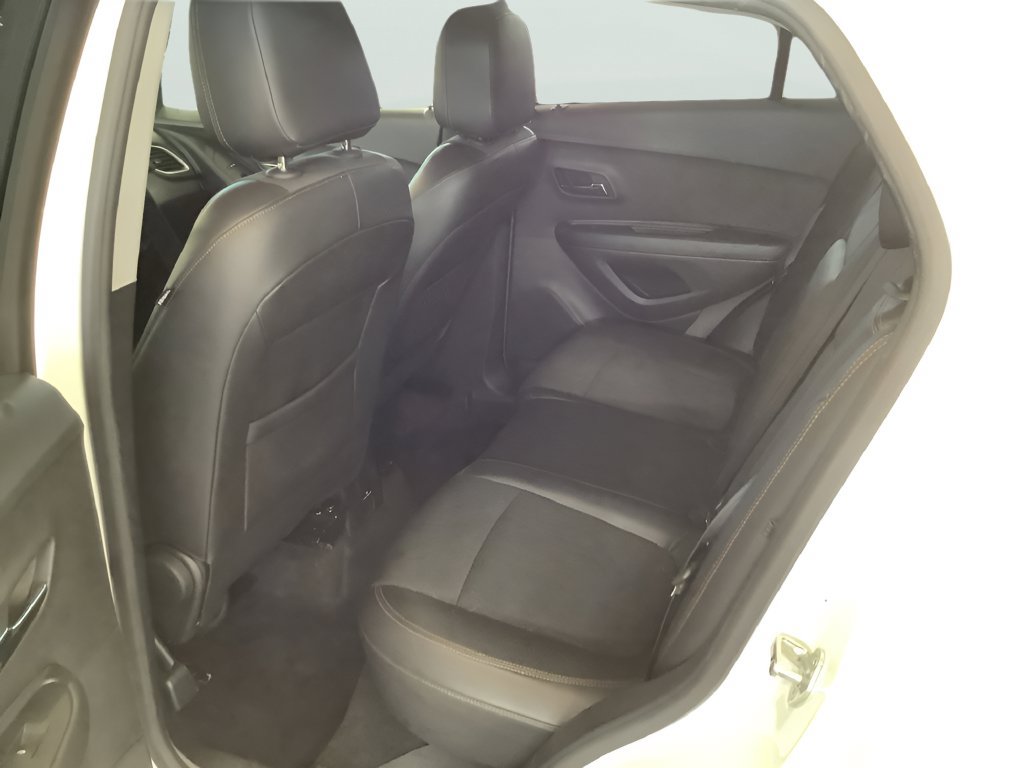 Used 2019 Chevrolet Trax LT w/ LT Convenience Package AWD/4WD image 17