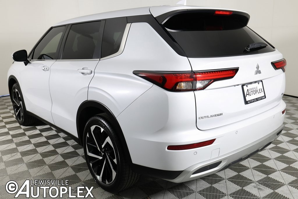 Used 2023 Mitsubishi Outlander SE image 7