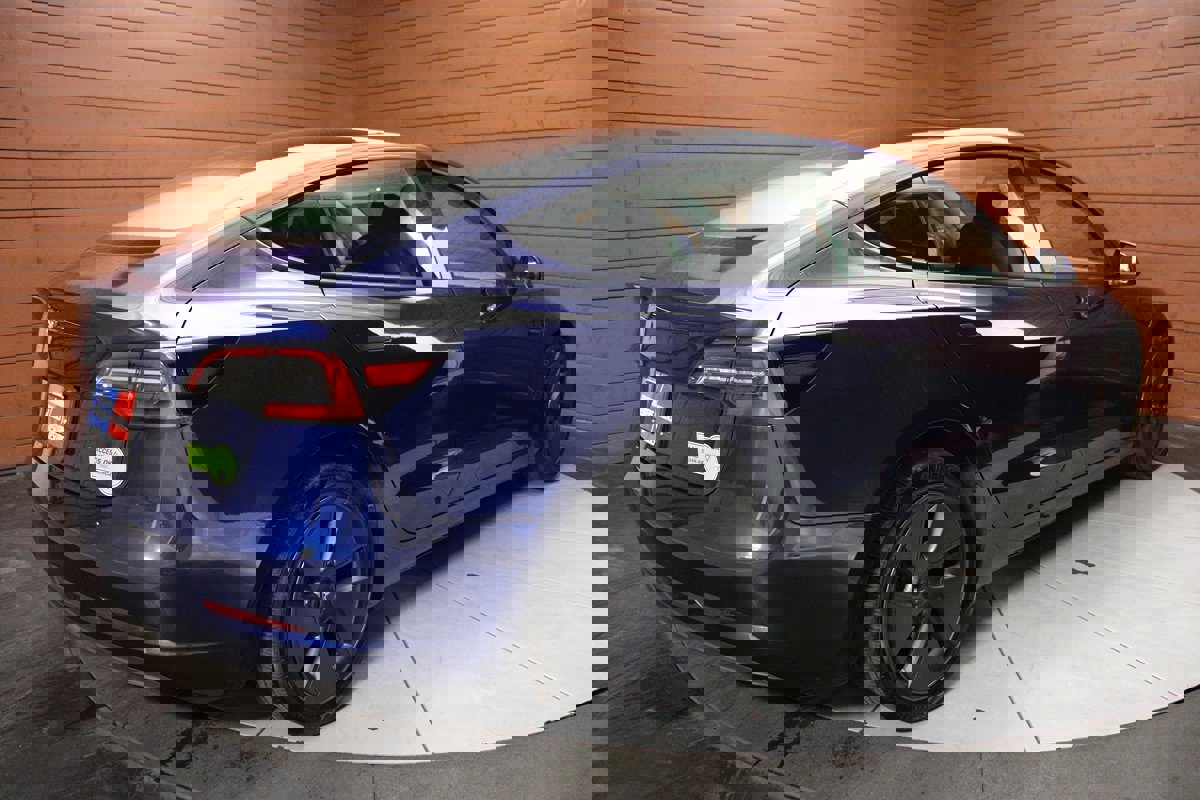 Used 2023 Tesla Model 3 Standard Range image 18