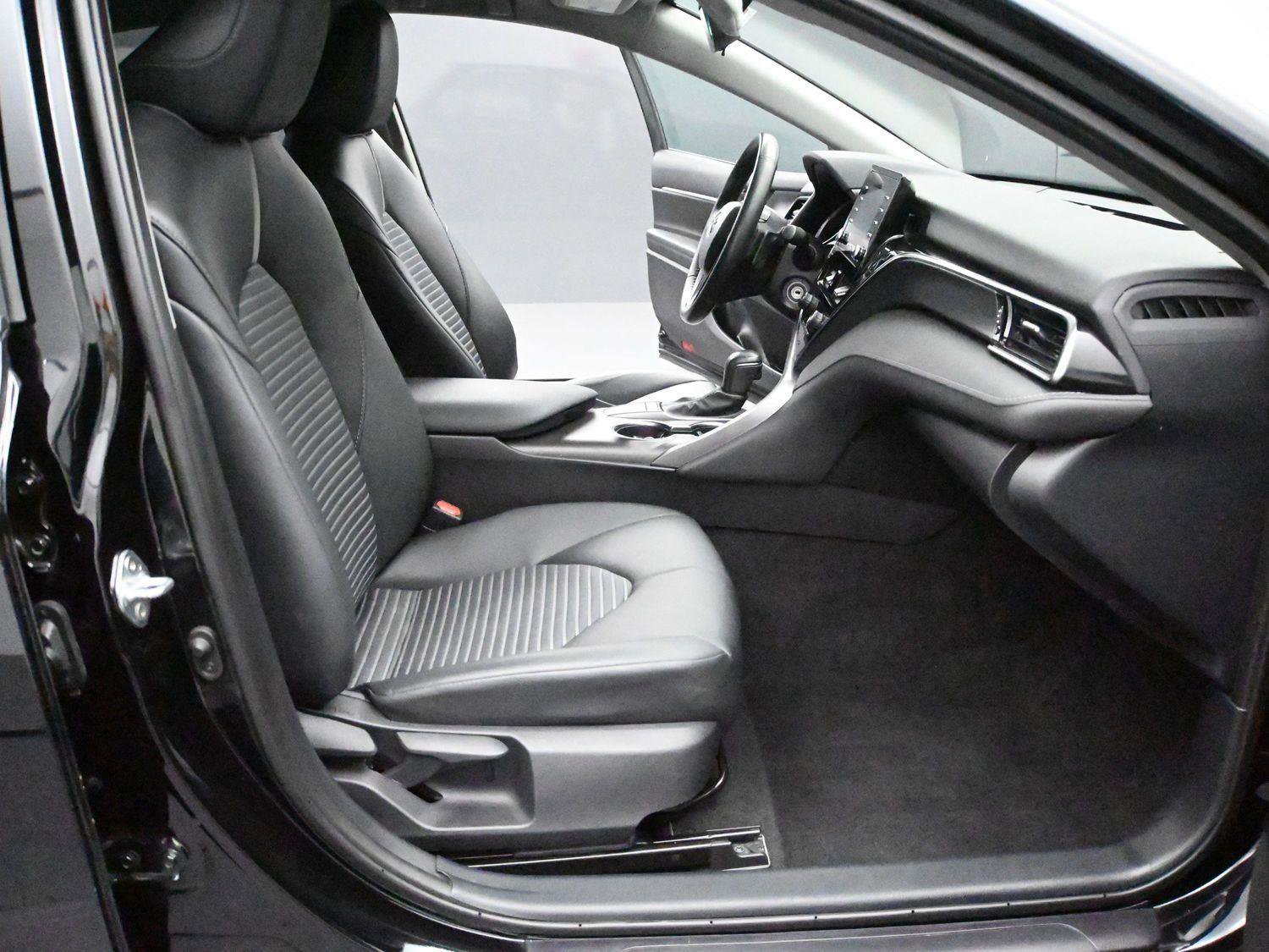 Used 2024 Toyota Camry SE image 15