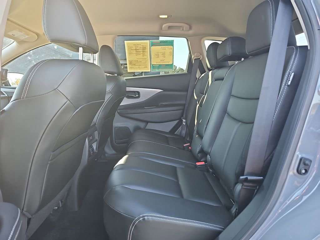 Used 2024 Nissan Murano SV w/ SV Midnight Edition Package image 18