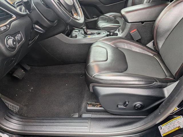 Used 2019 Jeep Cherokee Trailhawk w/ Cold Weather Group image 14