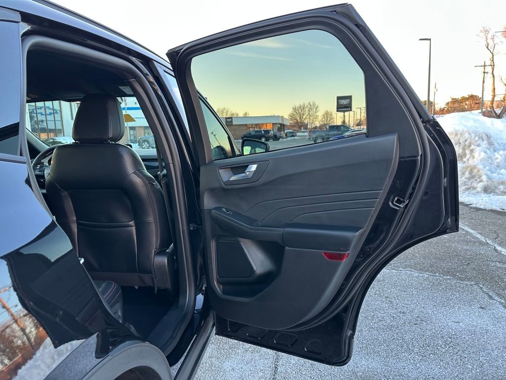 Used 2025 Ford Escape ST-Line image 17