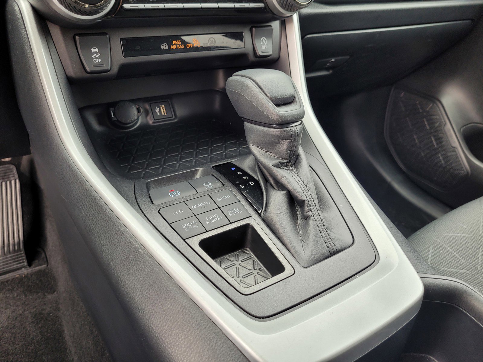 Used 2025 Toyota RAV4 XLE image 19