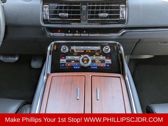 Used 2024 Lincoln Navigator Premiere AWD/4WD image 18