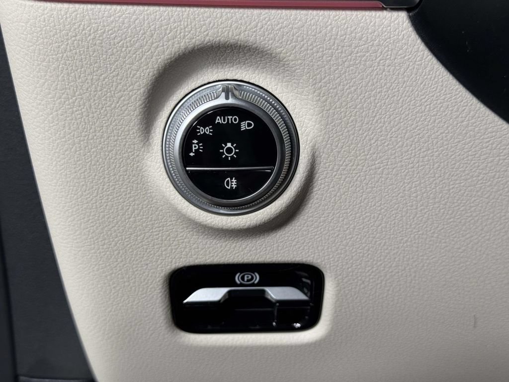 Used 2024 Mercedes-Benz CLE 300 4MATIC Cabriolet image 18