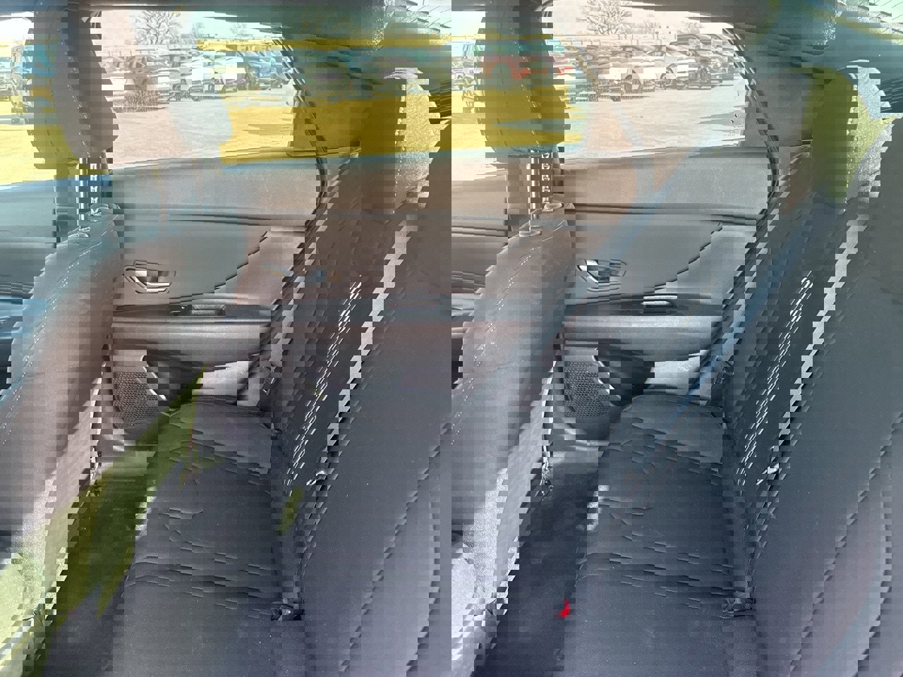 Used 2023 Hyundai Elantra SEL w/ Convenience Package image 21